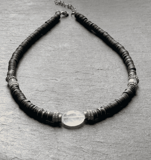 BOHO HEISHI NECKLACE WITH QUARTZ